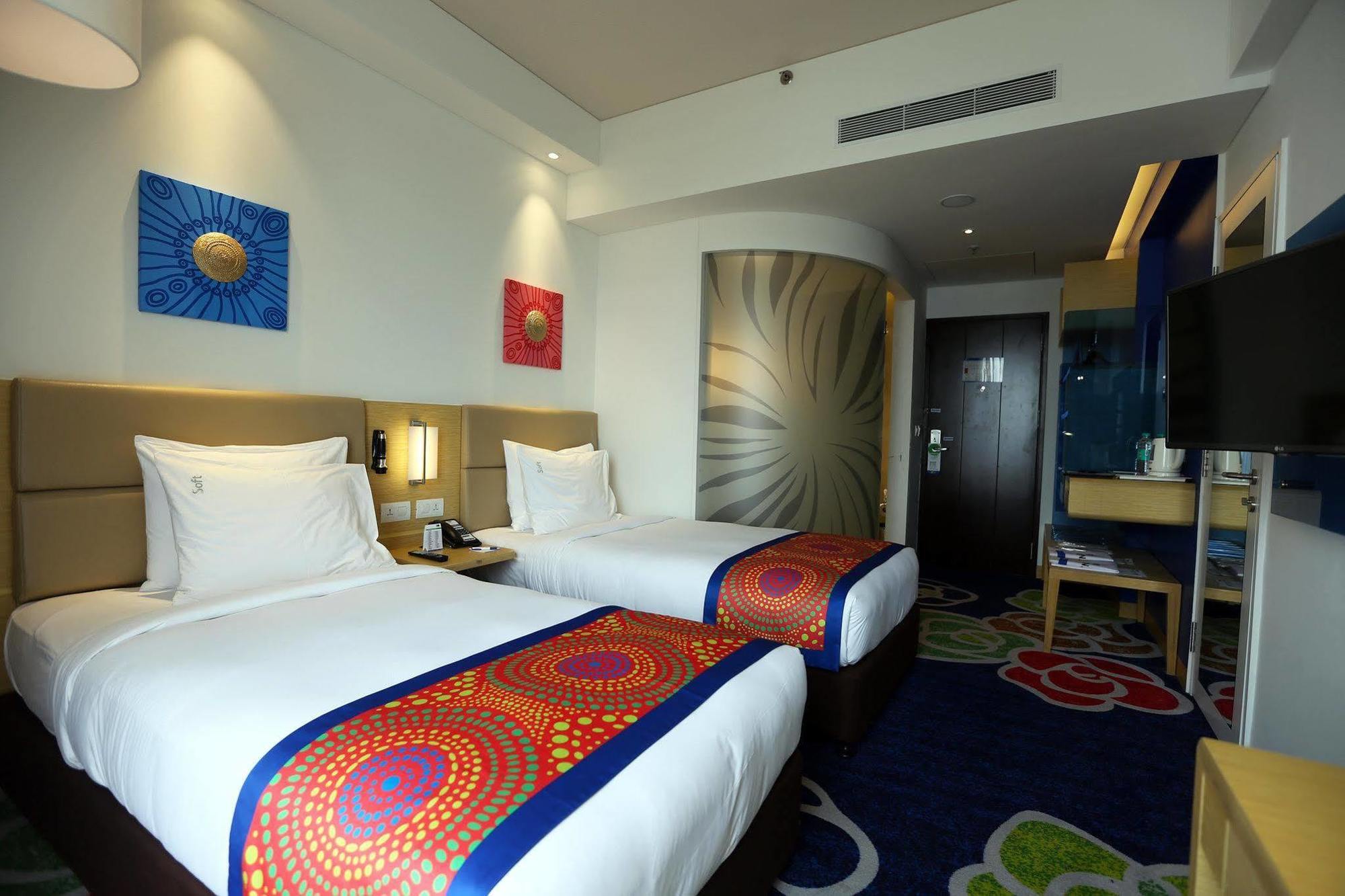 Holiday Inn Express Chennai Old Mahabalipuram Road Exterior foto