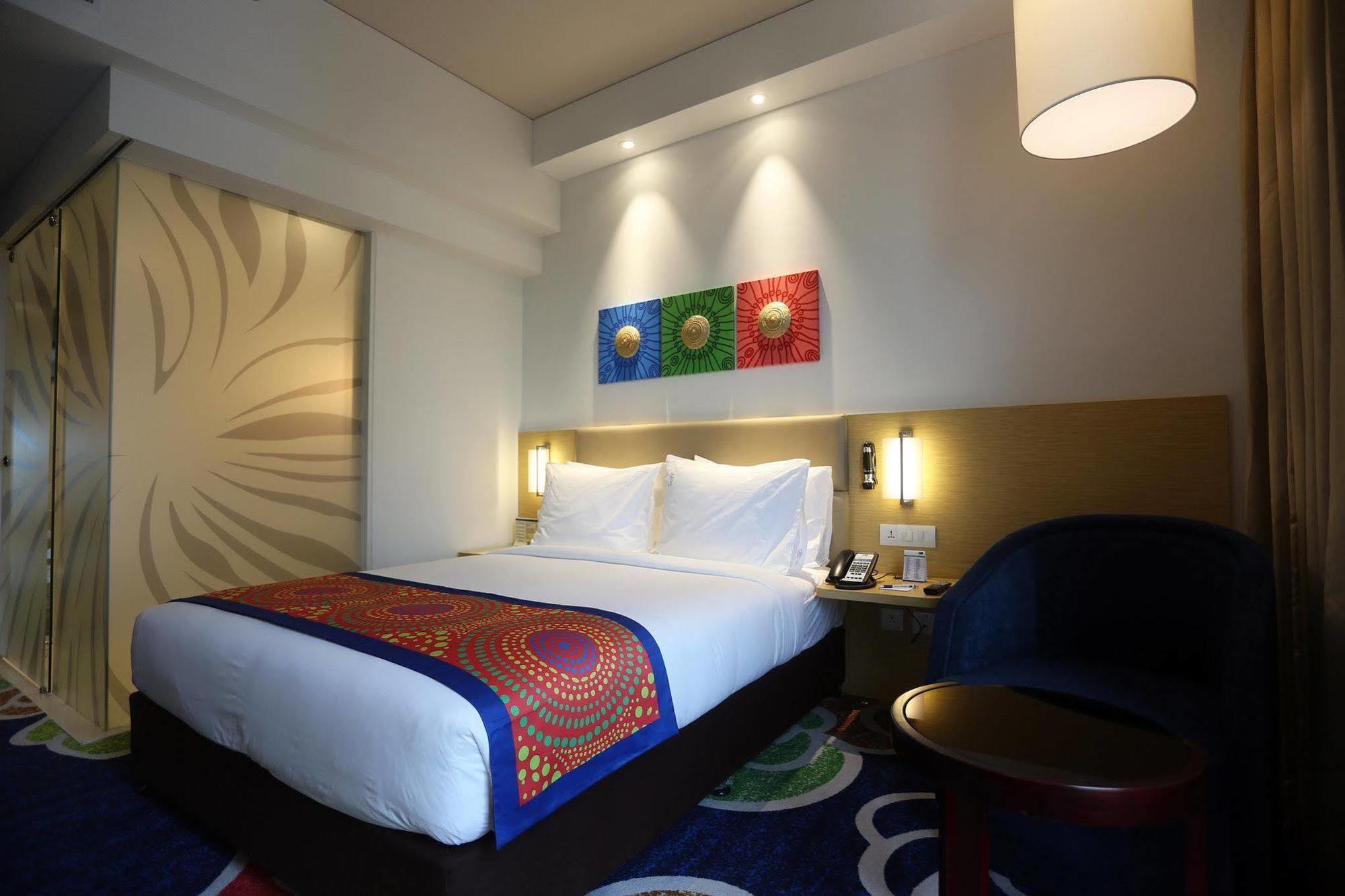 Holiday Inn Express Chennai Old Mahabalipuram Road Exterior foto